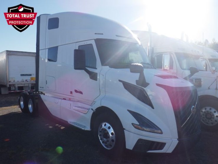 2025-volvo-vnl860-image-4
