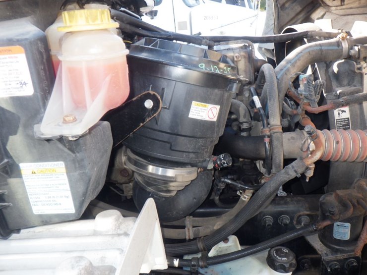 2020-freightliner-m2-106-image-16