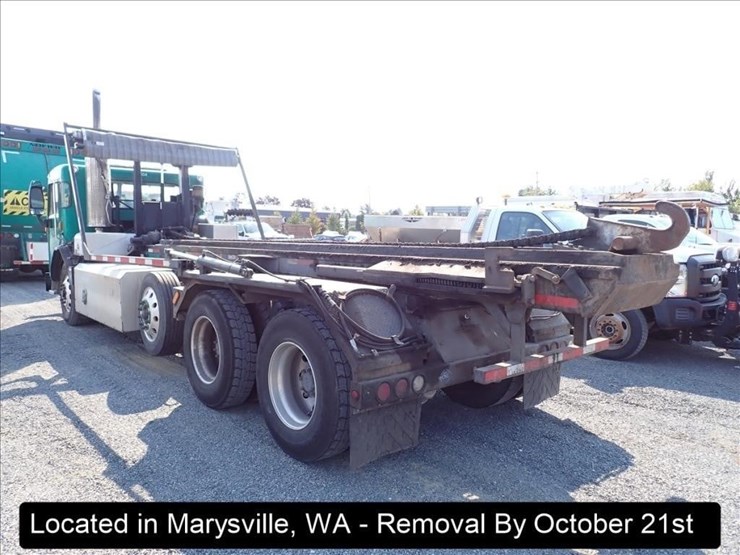2016-peterbilt-320-image-27