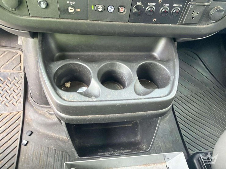 2018-chevrolet-express-2500-image-24