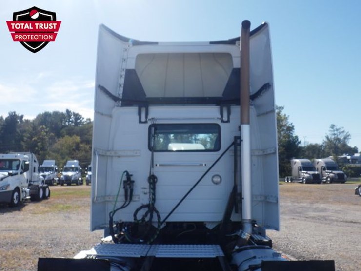 2019-volvo-vnr300-image-12