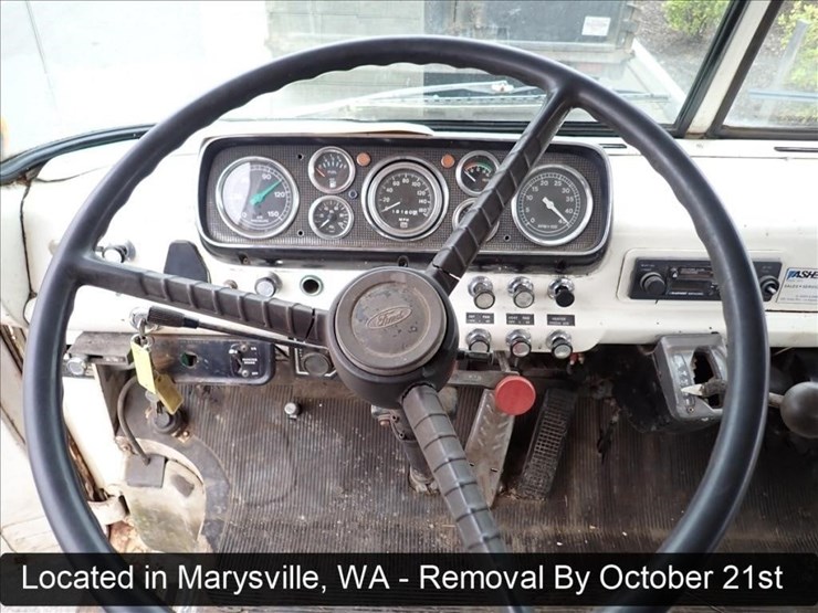 1979-ford-800-image-16