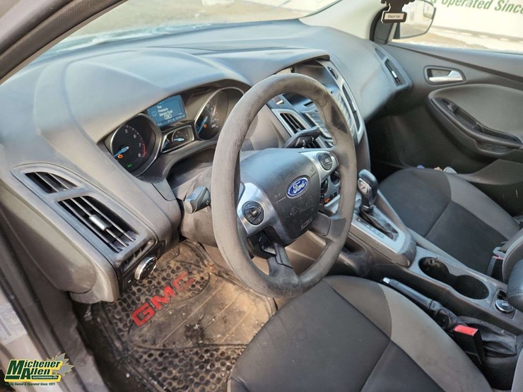 2012-ford-focus-se-image-18