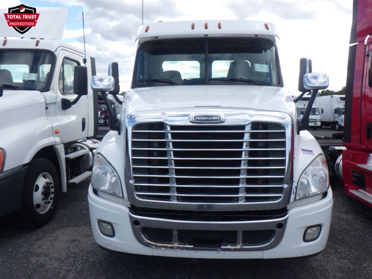 2020-freightliner-cascadia-125-image-2