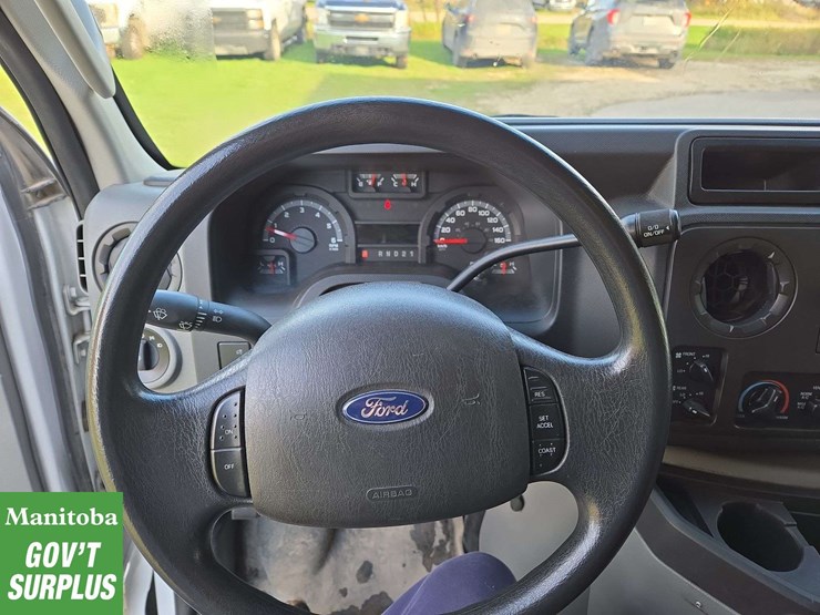 2013-ford-cargo-image-18