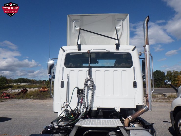 2021-freightliner-m2-106-image-8