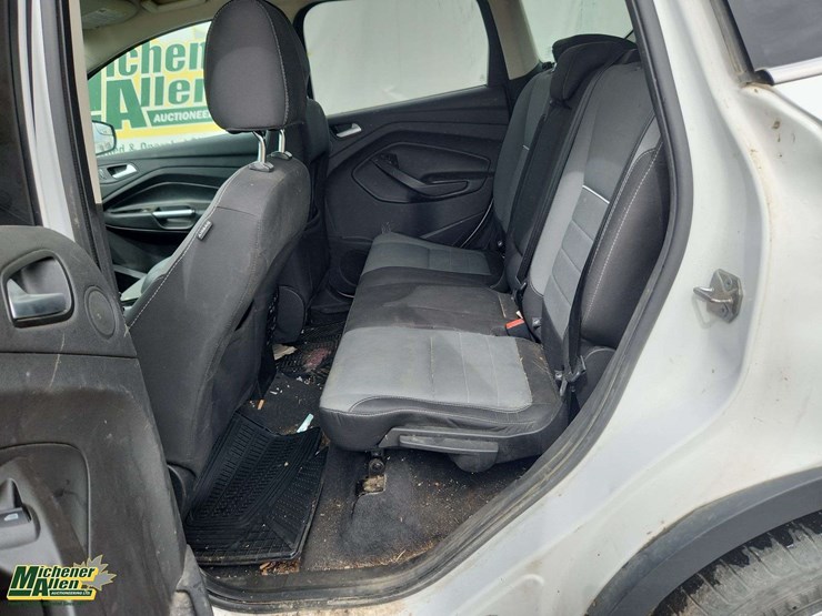 2015-ford-escape-se-image-14