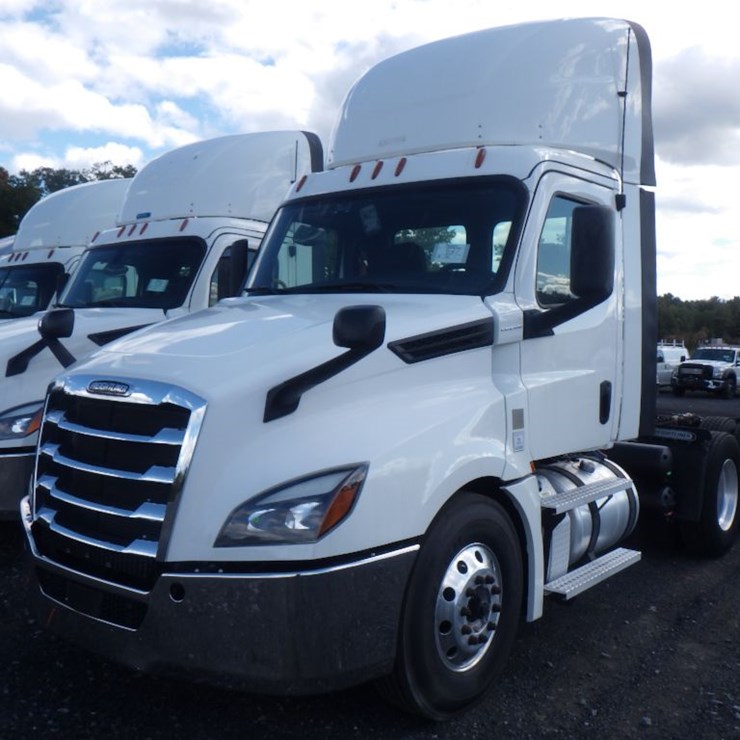 2019 FREIGHTLINER CASCADIA 126