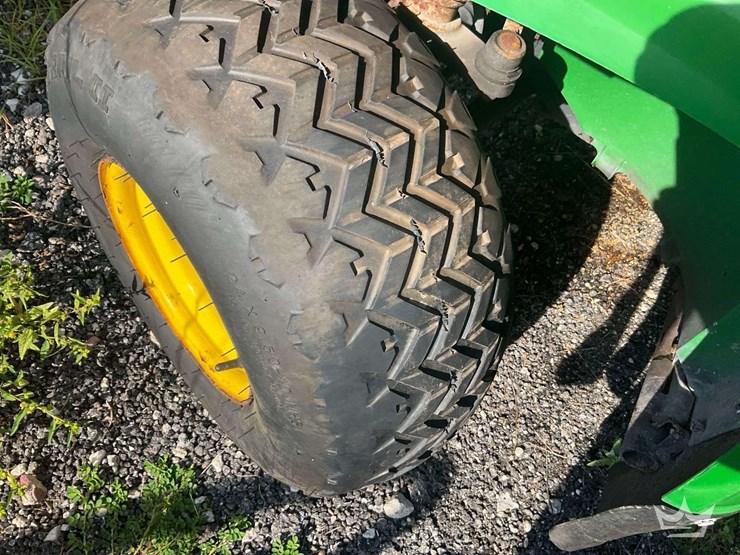 2022-john-deere-gator-image-13