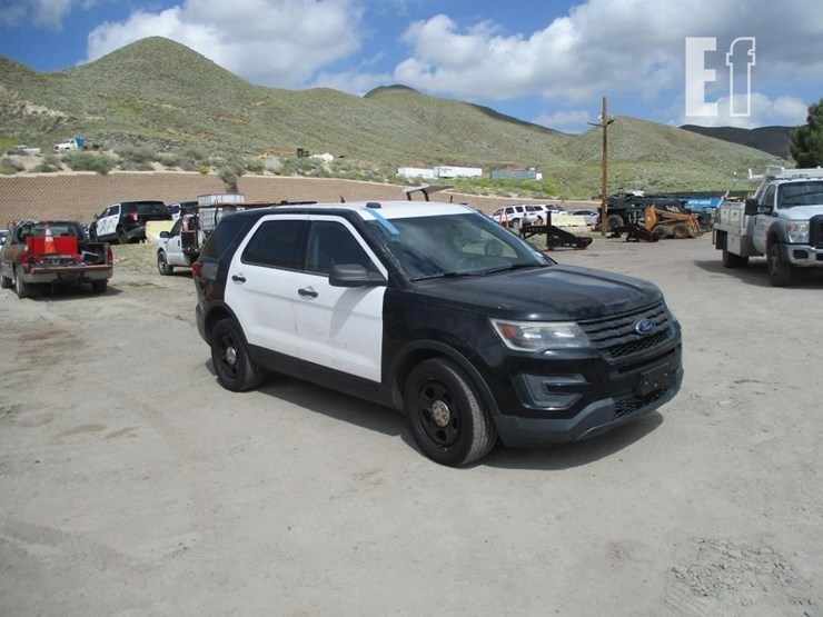 2016-ford-explorer-image-2