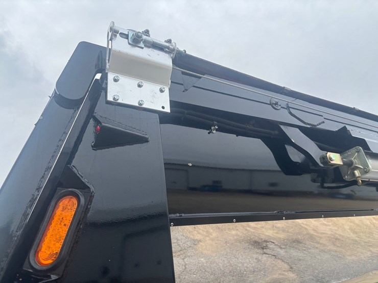 2025-axle-end-dump-image-34