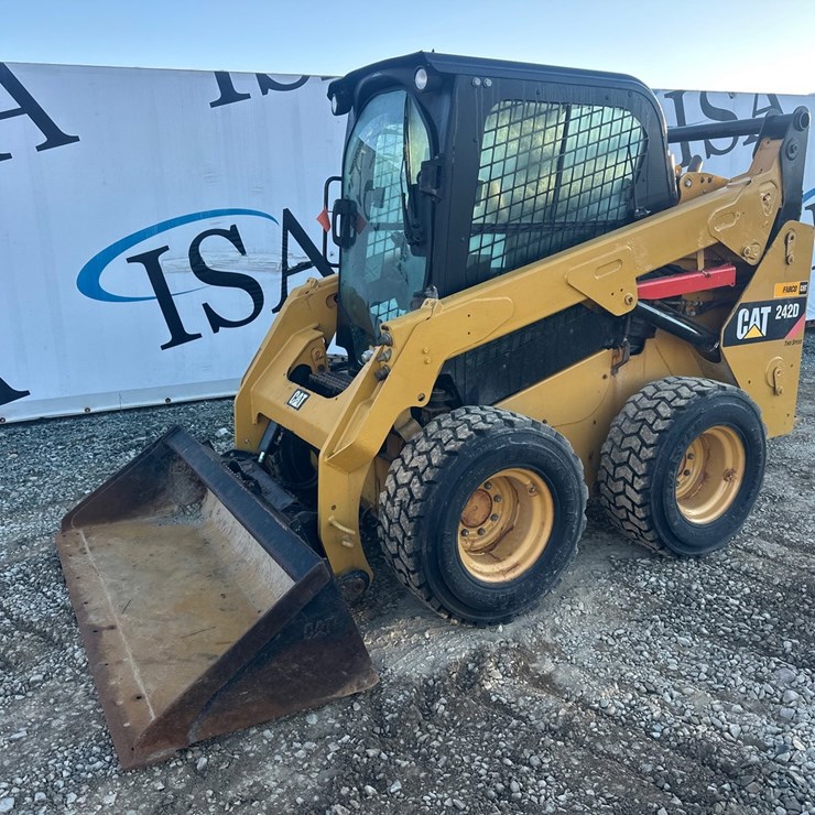 #2879 • Caterpillar 242D Wheeled Skid Steer
