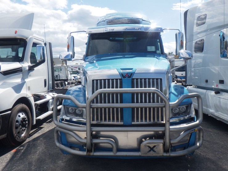 2022-western-star-5700xe-image-2