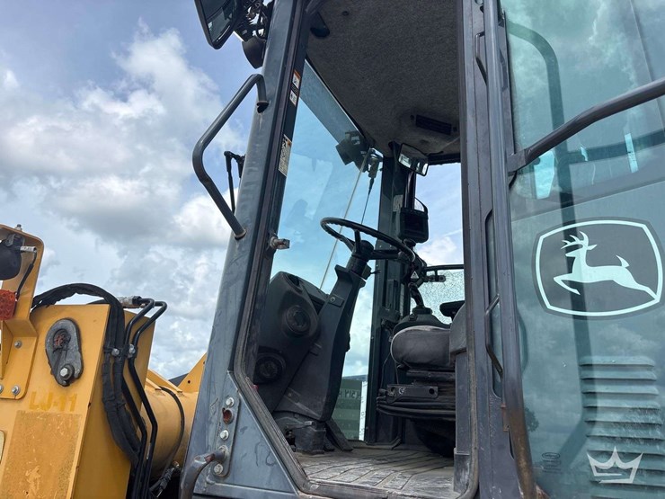 2017-deere-524k-image-14