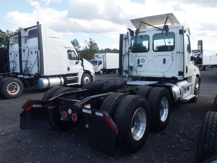 2018-freightliner-cascadia-125-image-7