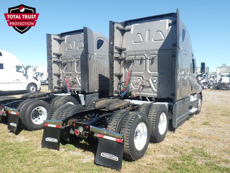 2024-freightliner-cascadia-126-image-10