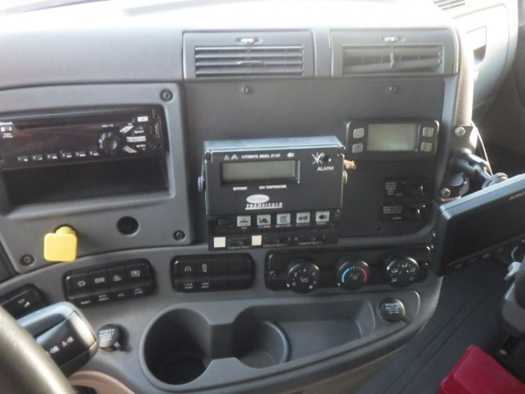 2017-freightliner-cascadia-113-image-17