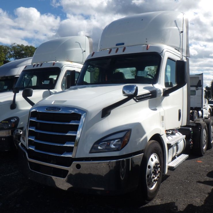 2019 FREIGHTLINER CASCADIA 126