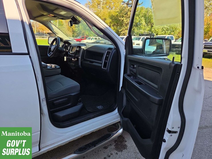 2015-dodge-1500-image-27