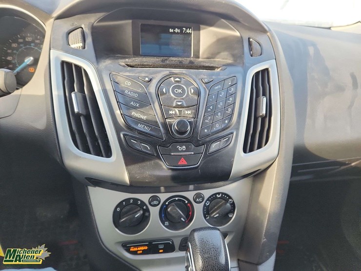 2012-ford-focus-se-image-20