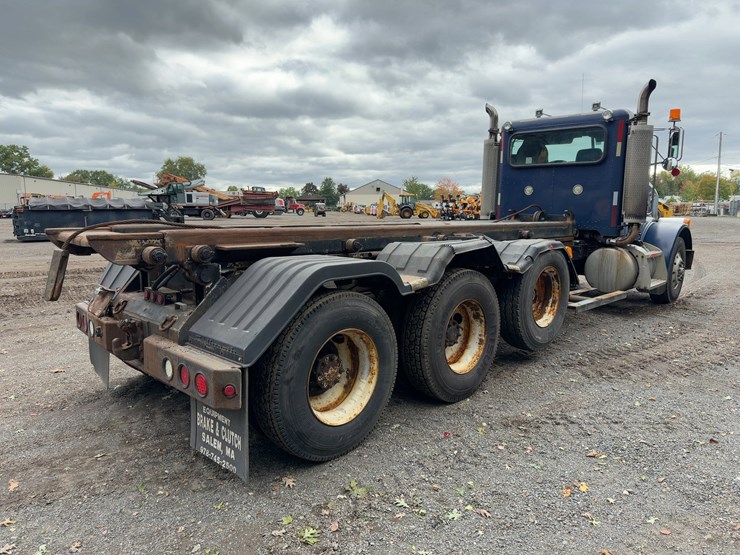2004-peterbilt-357-image-5
