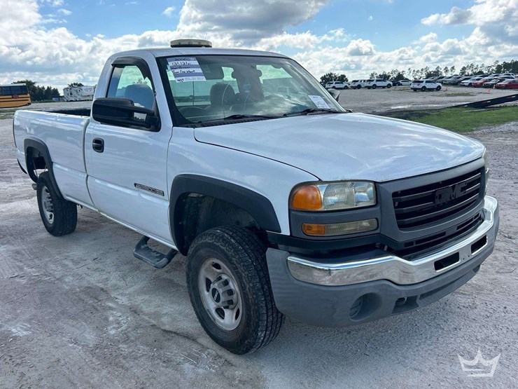 2006-gmc-sierra-2500-image-2