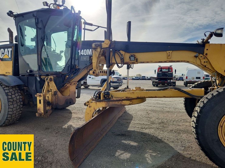 2015-caterpillar-140m-image-47