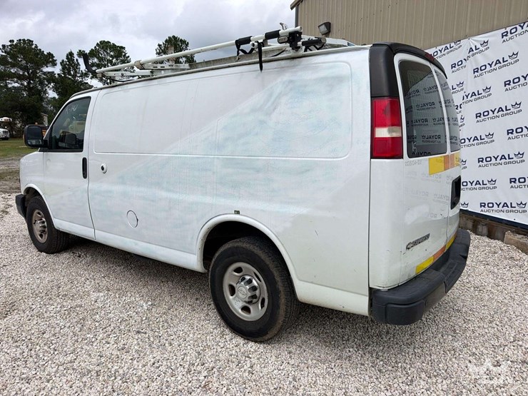 2018-chevrolet-express-2500-image-4