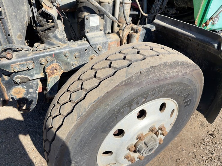 1996-mack-rd688s-image-10