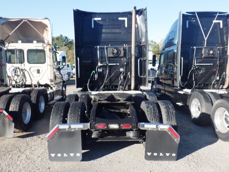 2016-volvo-vnl780-image-14