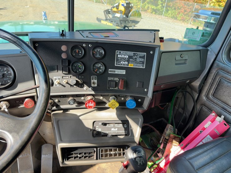 1996-mack-rd688s-image-33