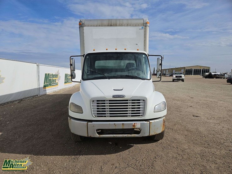 2005-freightliner-m2-106-image-5