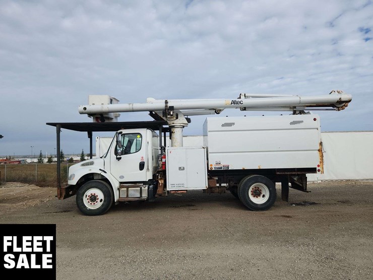 2016-freightliner-m2-106-image-7