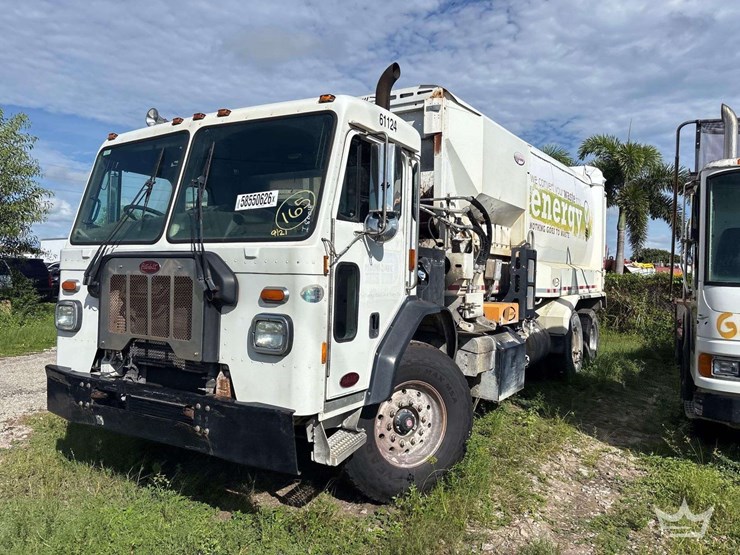 2019-peterbilt-520-image-1