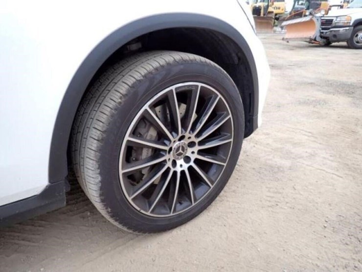 2018-mercedes-benz-glc300-image-51