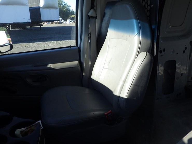 2006-ford-e250-image-22