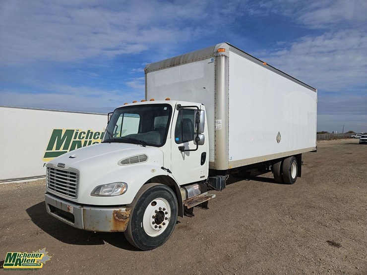 2005-freightliner-m2-106-image-1