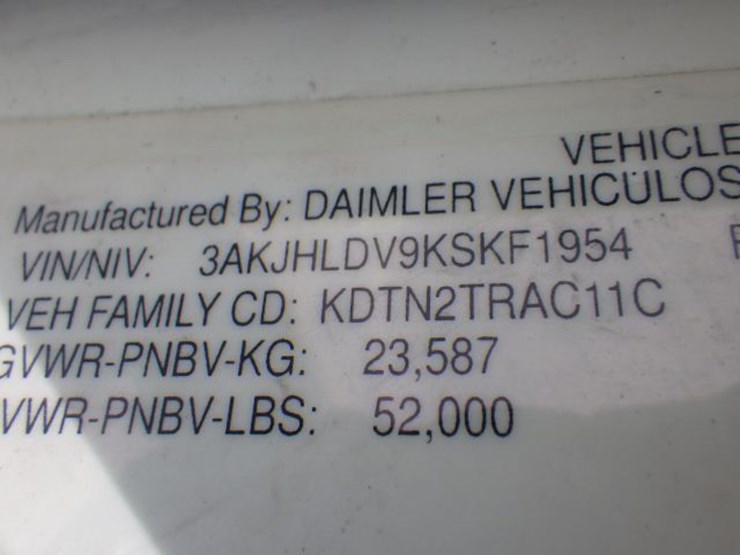 2019-freightliner-cascadia-126-image-19