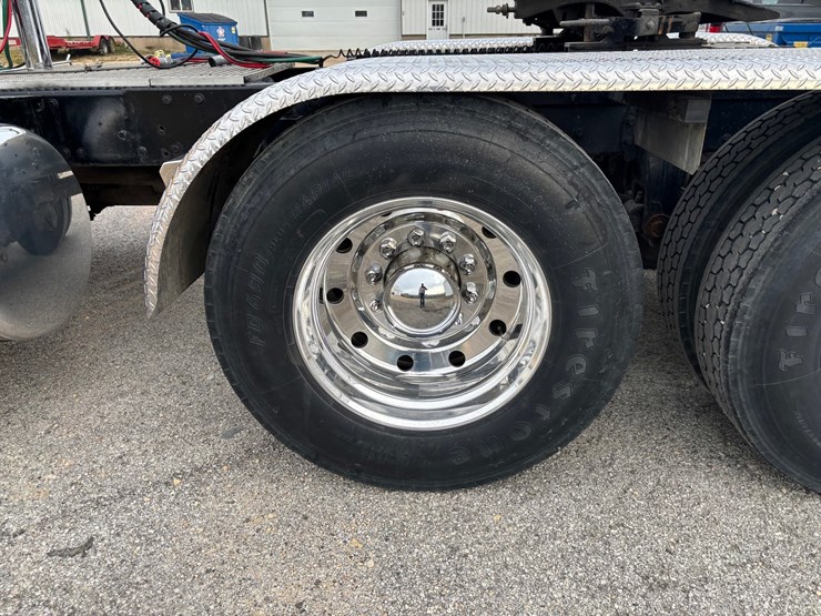 1982-peterbilt-359-image-127