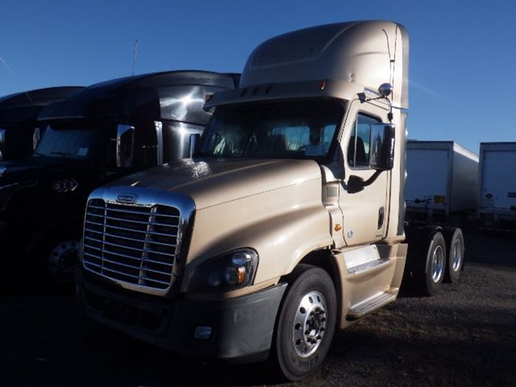 2016-freightliner-cascadia-125-evolution-image-1