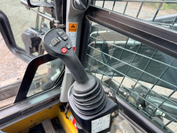2023-new-holland-c332-image-20