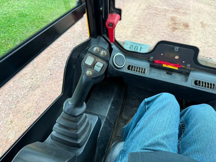 jcb-3ts-8t-image-36