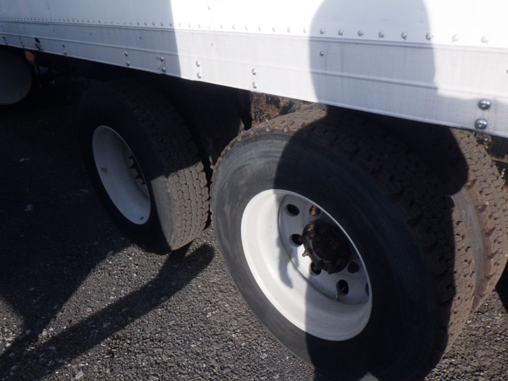 2017-freightliner-cascadia-113-image-12