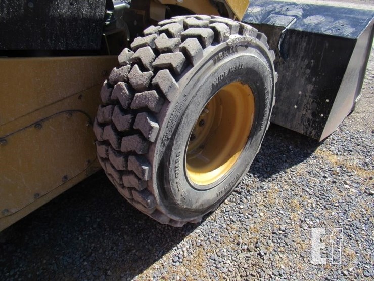 2014-caterpillar-272d-image-10