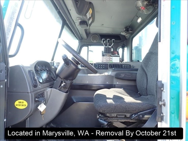 2016-peterbilt-320-image-16