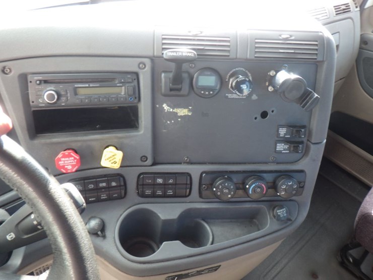 2017-freightliner-cascadia-125-image-17