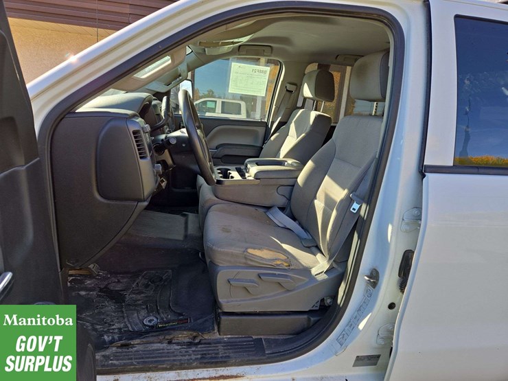 2015-chevrolet-3500-image-15