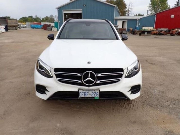 2018-mercedes-benz-glc300-image-2