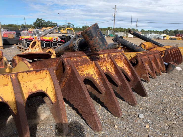 caterpillar-323-image-3