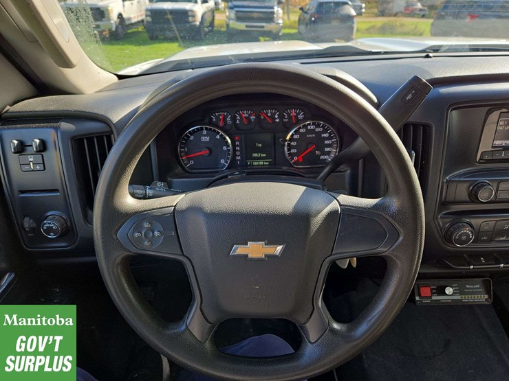2015-chevrolet-3500-image-24